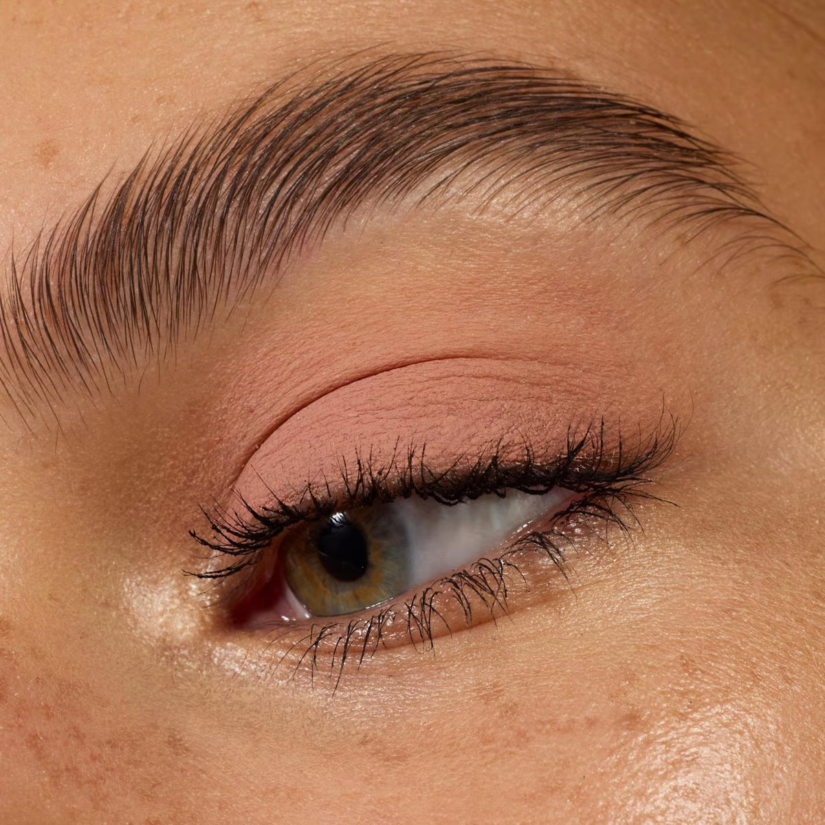 Sombra de Ojos Líquida Mate Tono 01 Bare Bliss – Essence en oferta outlet Colombia saldos a huevo