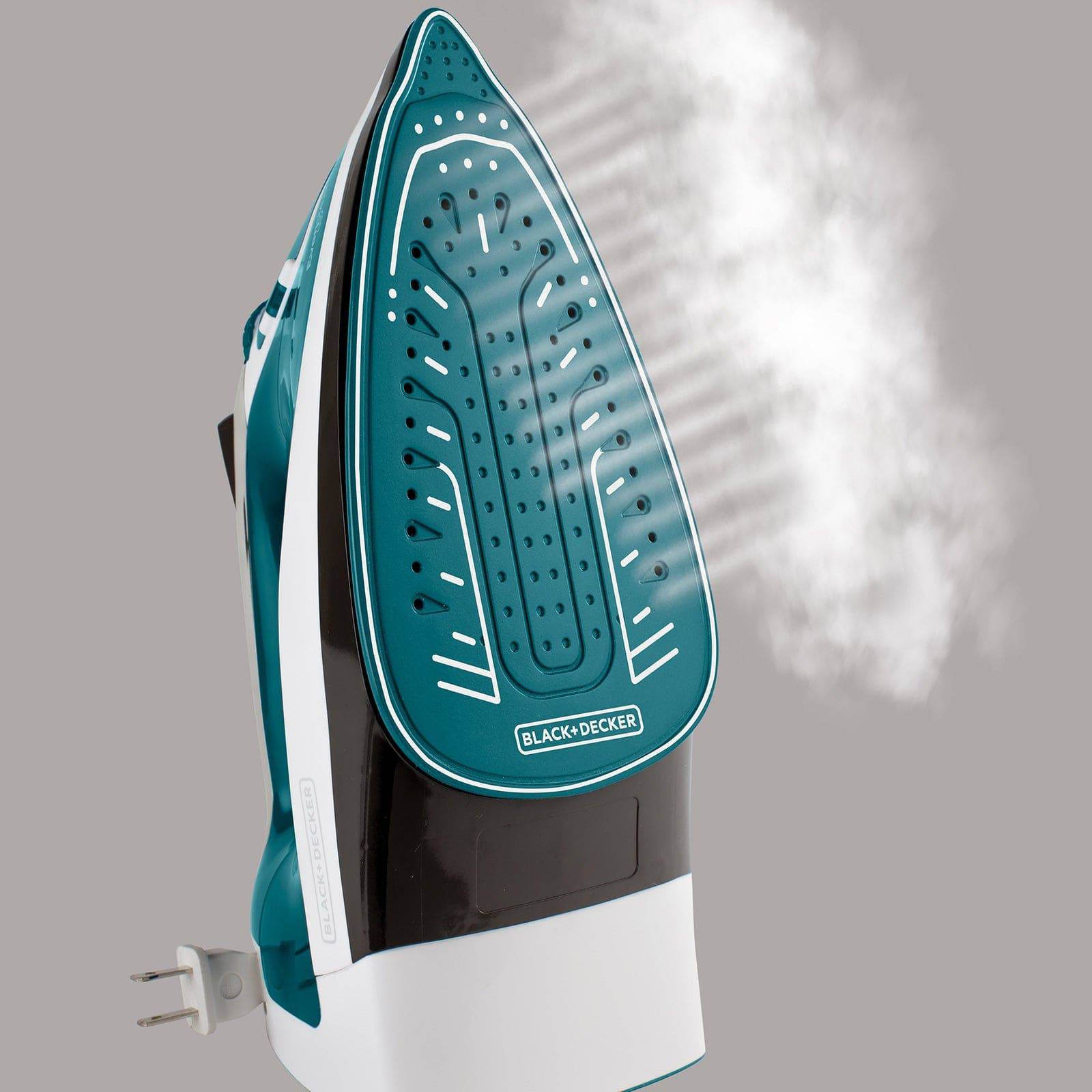 Plancha de Vapor SmartSteam con Suela Cerámica y Cable Retráctil - Black + Decker en oferta outlet Colombia saldos a huevo