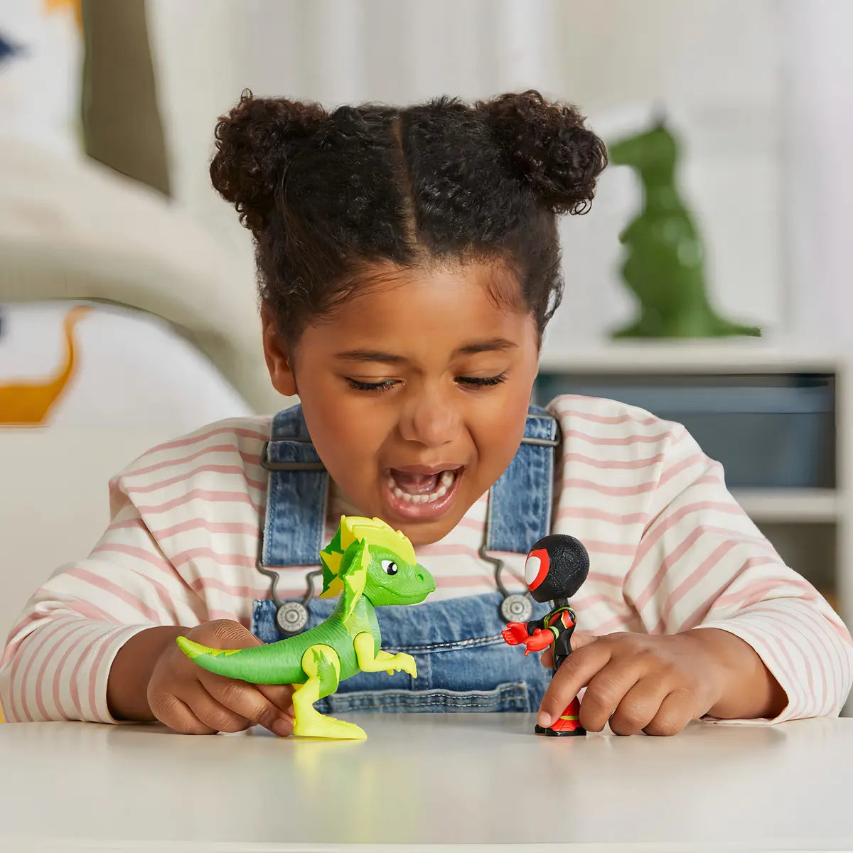 Spidey & His Amazing Friends Miles “Spin” Morales y Electrosaurus – Hasbro