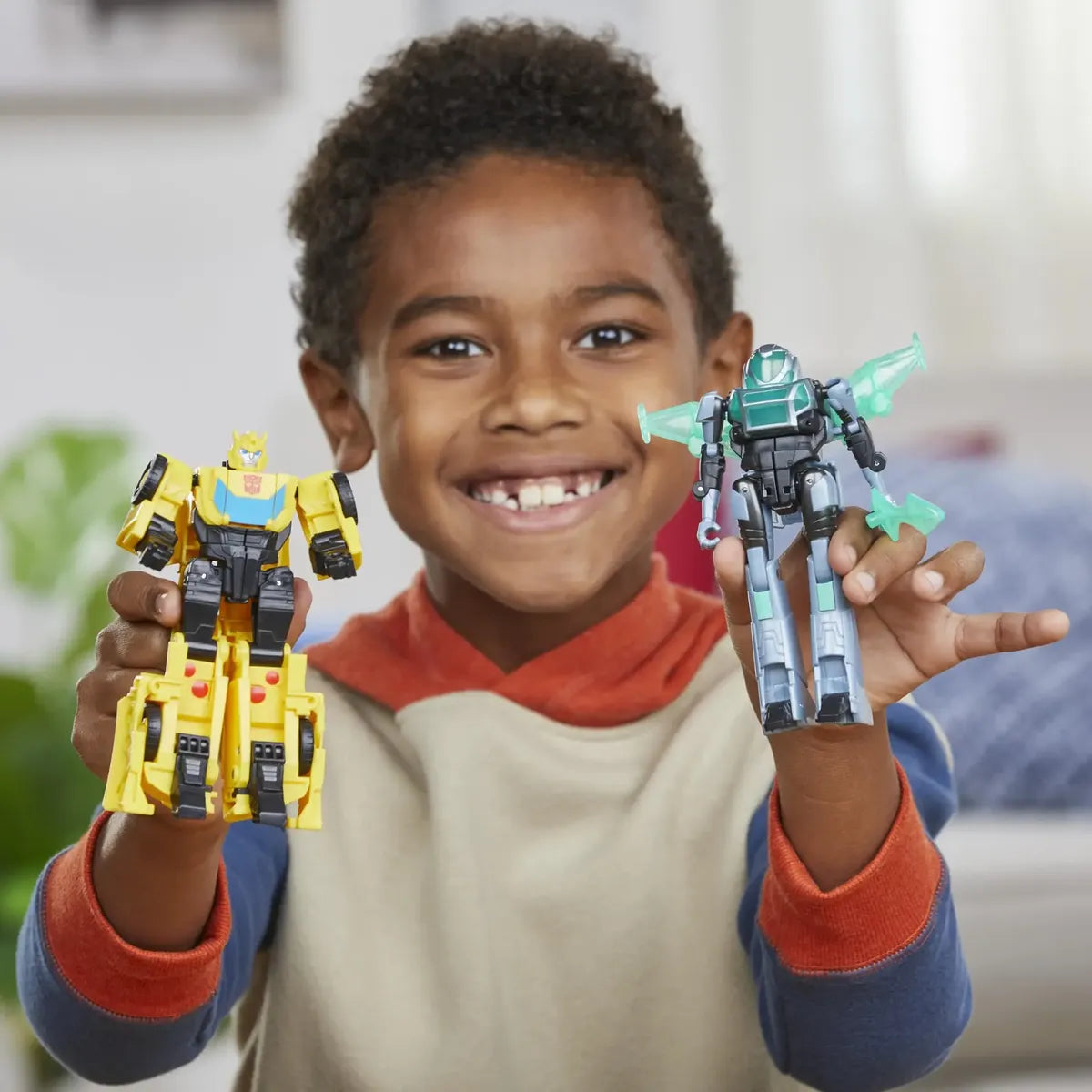 Figuras Transformers EarthSpark Combiner Bumblebee y Mo Malto – Hasbro en oferta outlet Colombia saldos a huevo